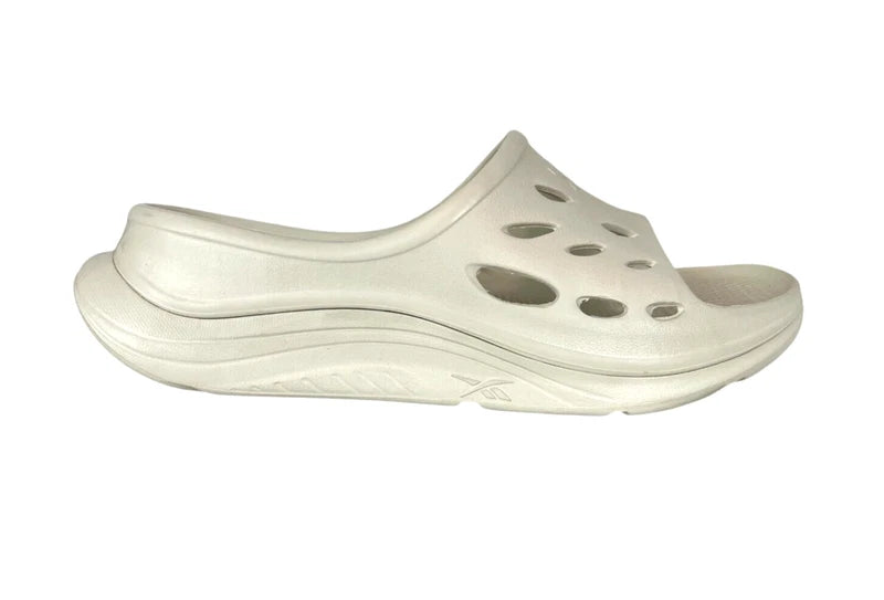 Reebok Molded Comfort Slide Sandals  Men's Size 9  NWOB  Beige  Water Friendly