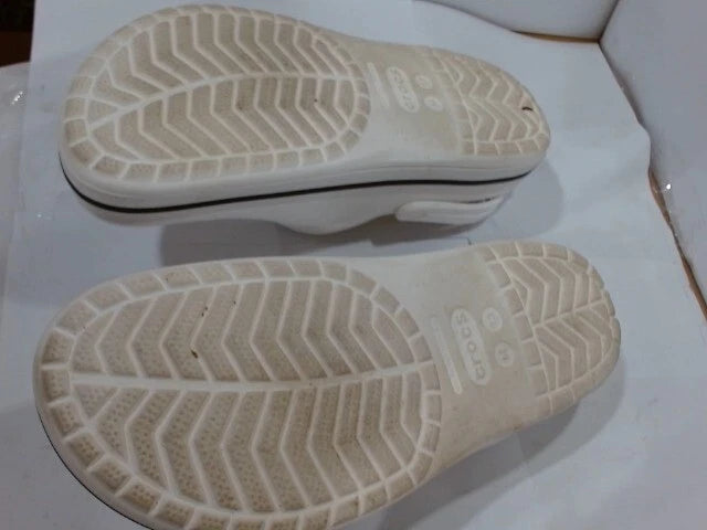 UsedVeryGood_Crocs Unisex-Adult Crocband Clog, White, 11 Men/13